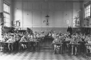 1950 immaculee conception classe maternelle avec soeur vers 1950